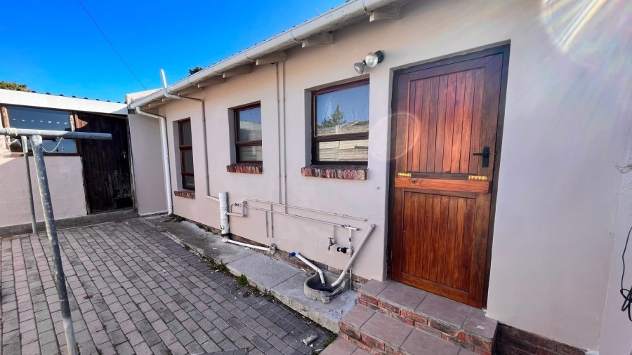 2 Bedroom Property for Sale in Sherwood Eastern Cape